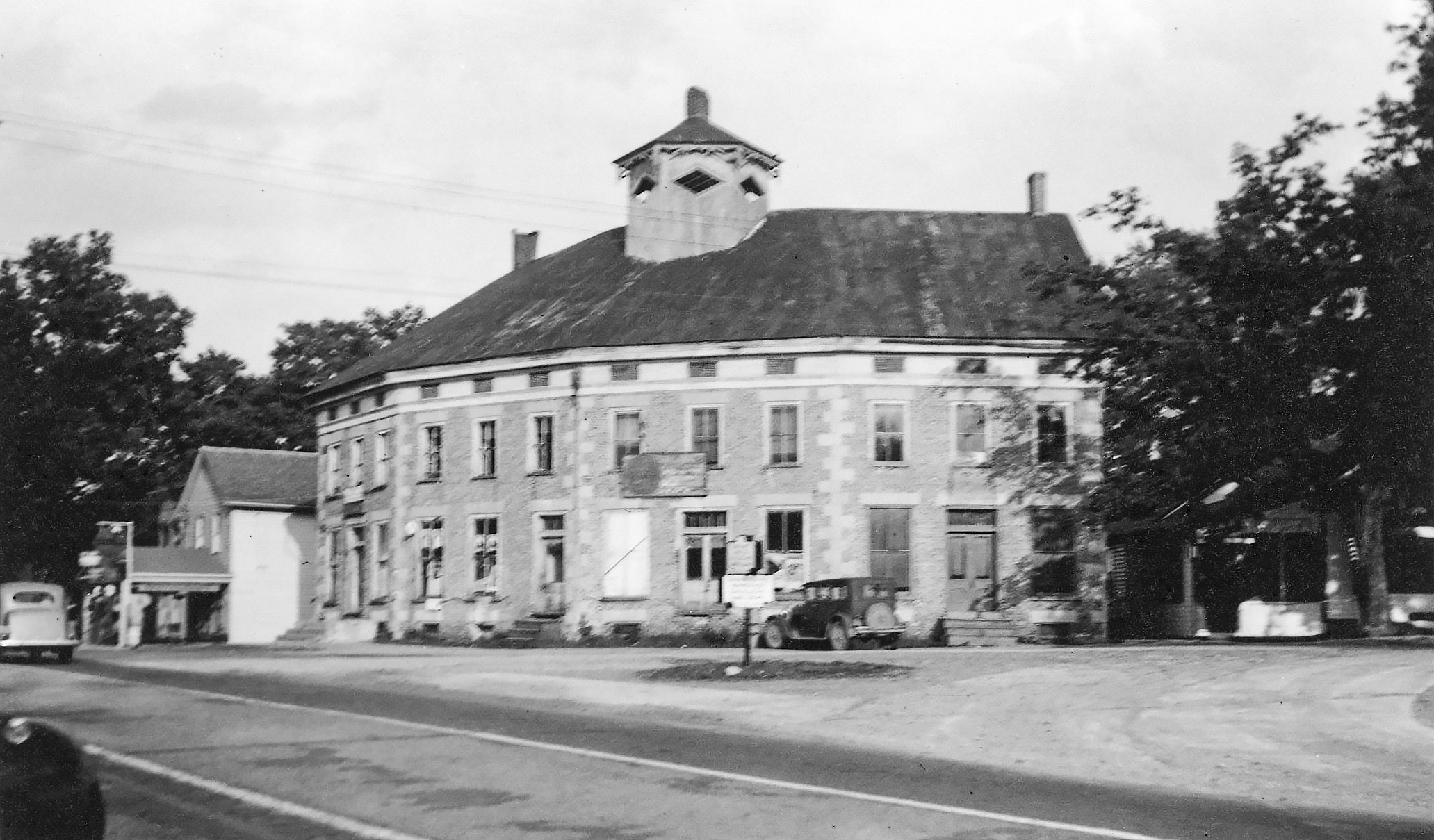 Mad-3 Landmark Tavern 1
